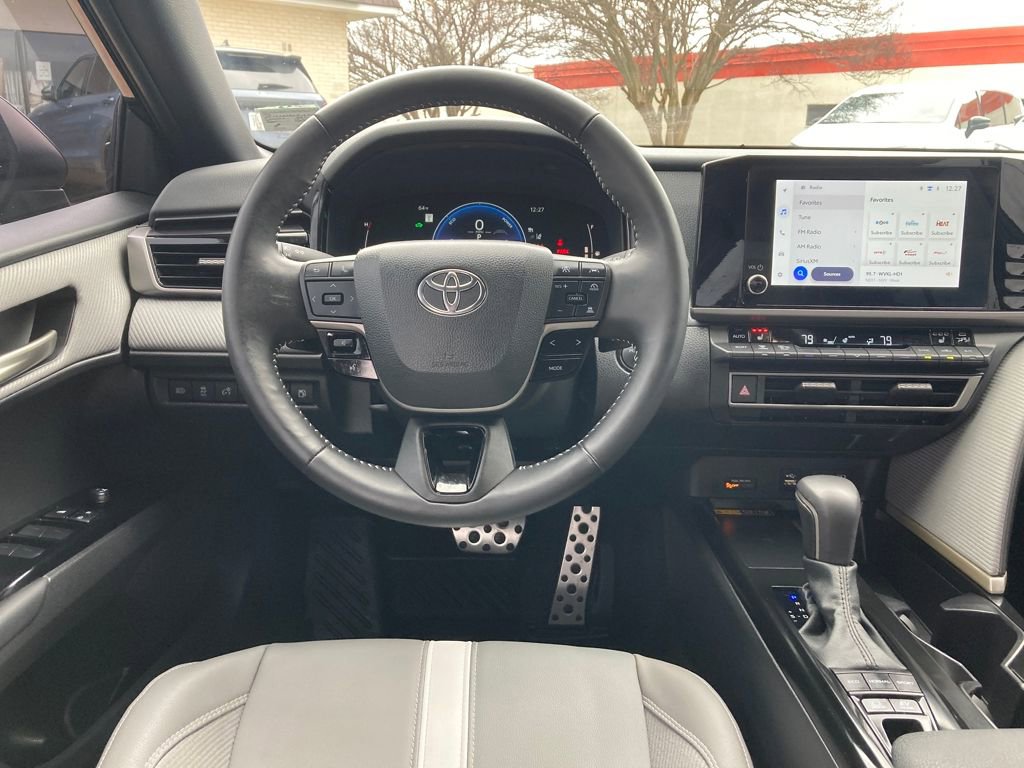 Used 2025 Toyota Camry SE image 13