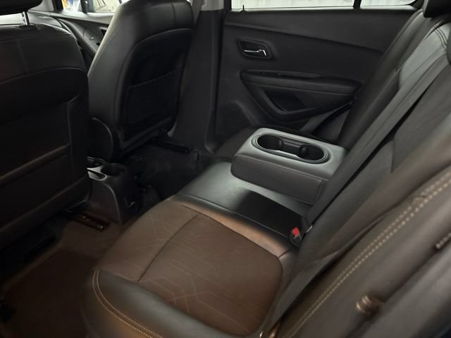 Used 2019 Chevrolet Trax LT w/ Sun & Sound Package AWD/4WD image 18