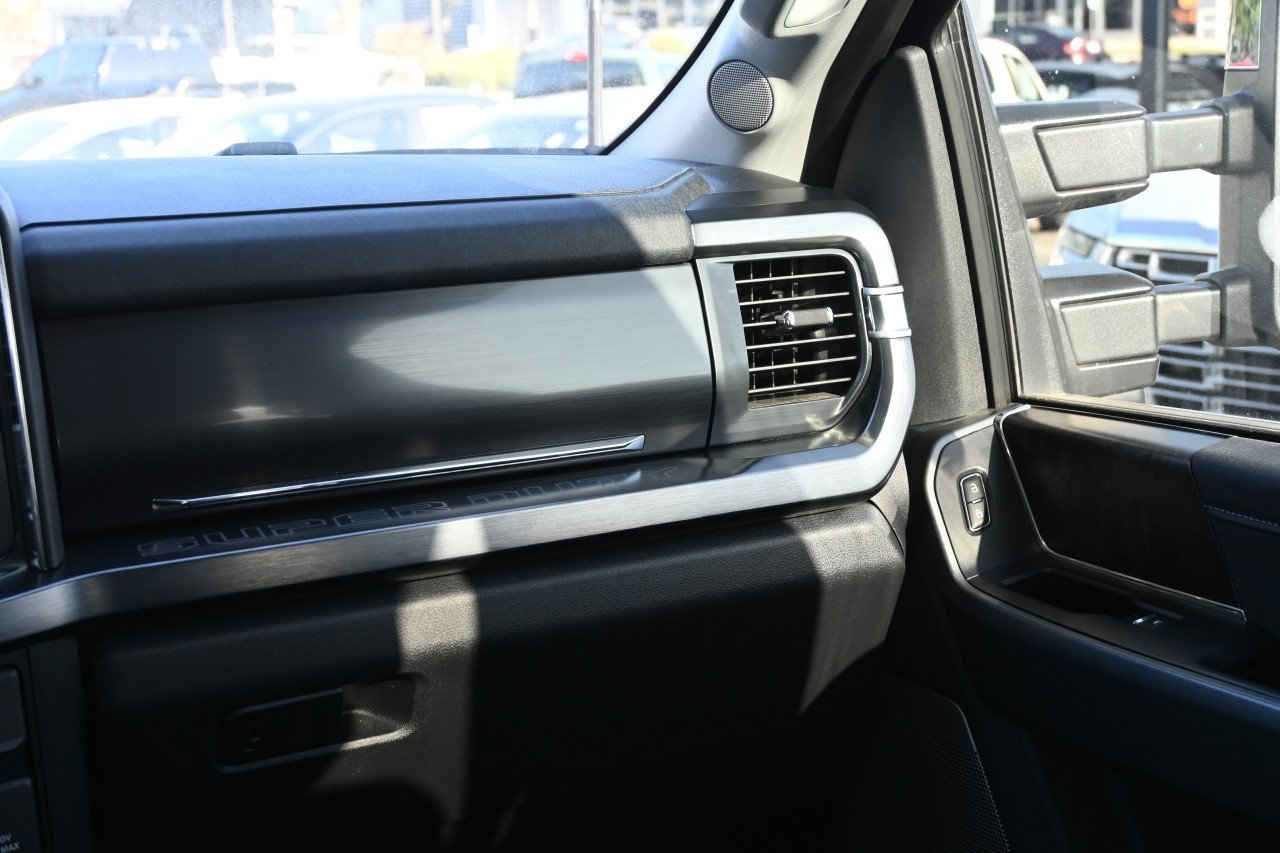 Used 2025 Ford F250 Lariat w/ Chrome Package AWD/4WD image 8