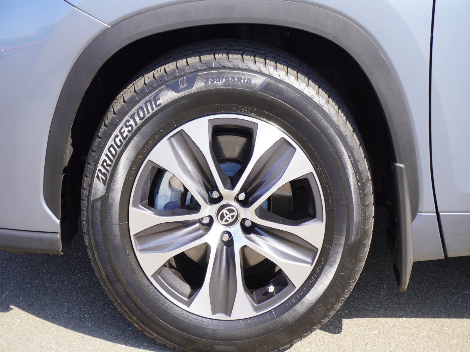Used 2023 Toyota Highlander XLE AWD/4WD image 7