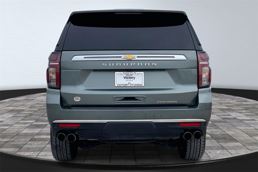 Used 2023 Chevrolet Suburban Premier image 6