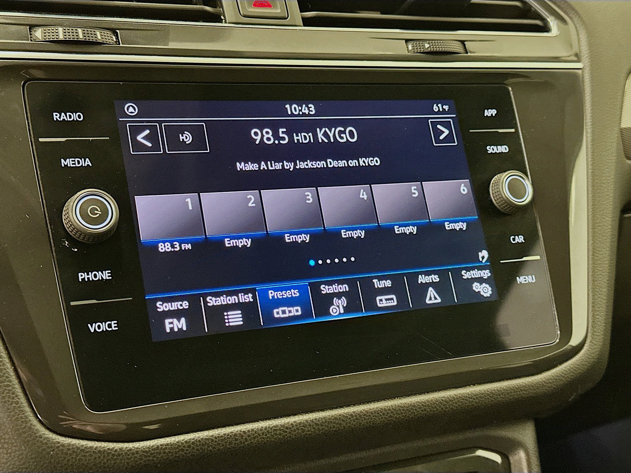 Used 2022 Volkswagen Tiguan SE image 21