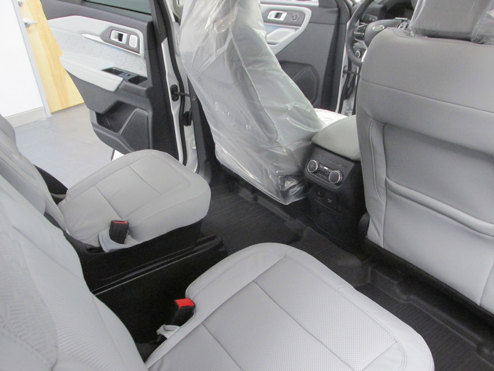 New 2025 Ford Explorer Platinum w/ Ultimate Package image 24
