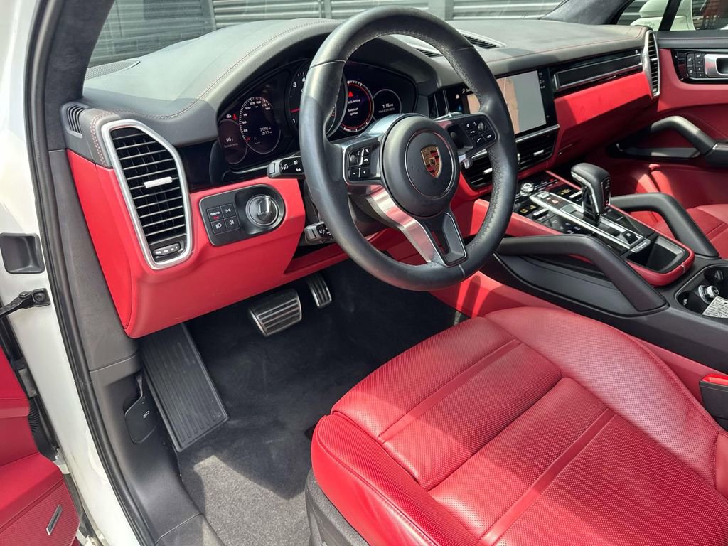 Certified 2023 Porsche Cayenne GTS AWD/4WD image 4