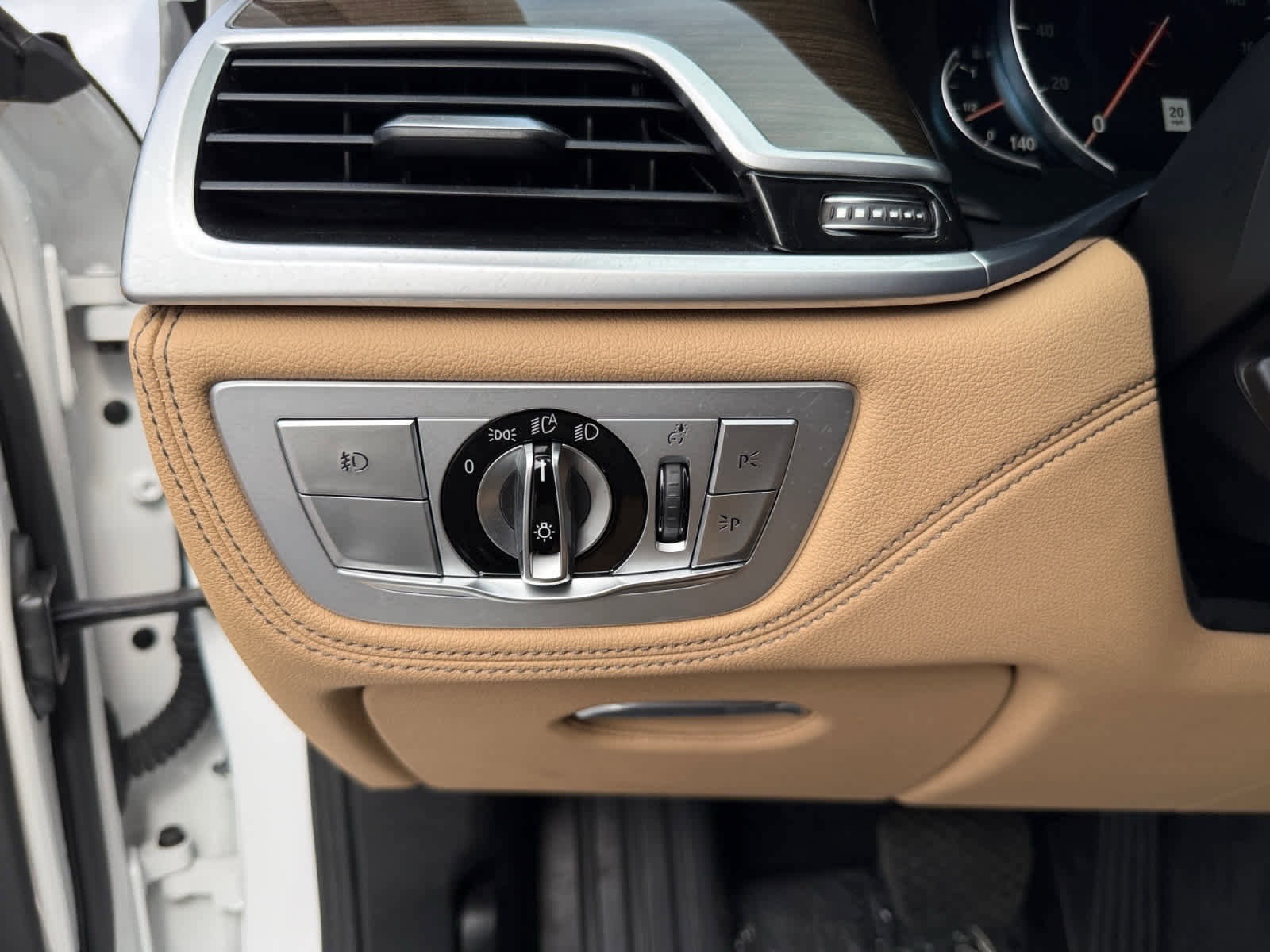 Used 2018 BMW 750i xDrive image 22