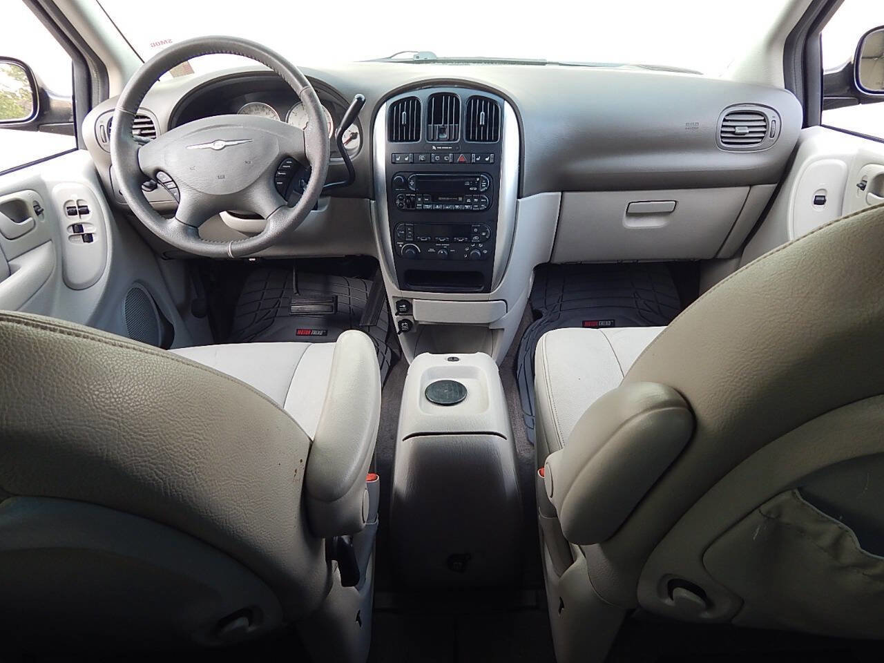 Used 2005 Chrysler Town & Country Touring w/ Luxury Group FWD image 20