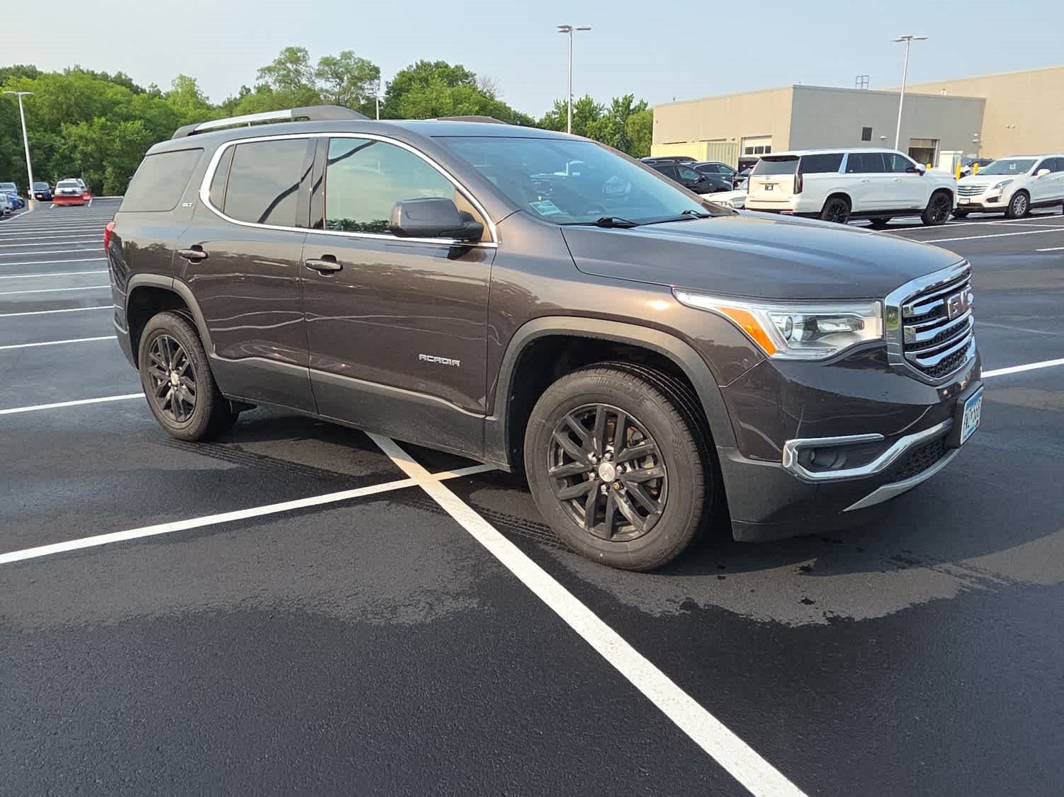Used 2018 GMC Acadia SLT AWD/4WD image 2