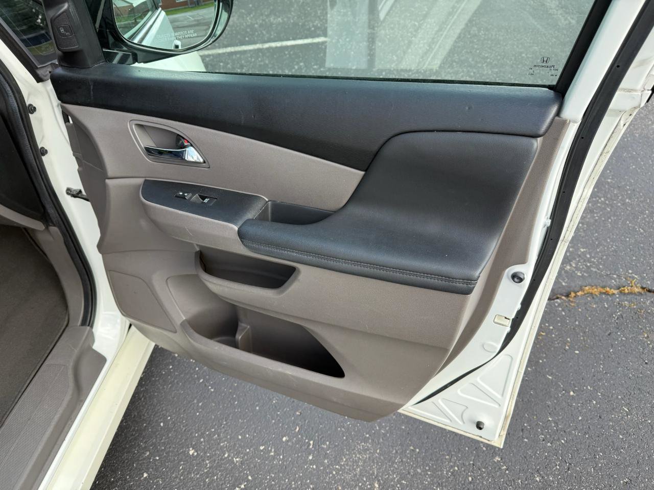 Used 2014 Honda Odyssey Touring Elite image 25