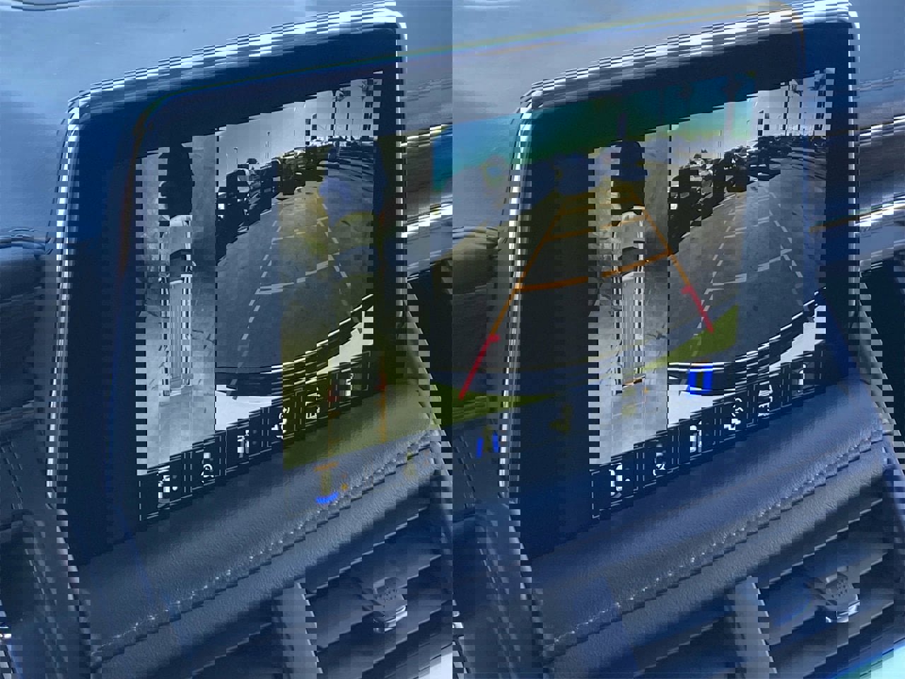 Used 2023 Chevrolet Suburban Z71 w/ Luxury Package image 29