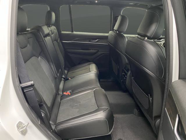 New 2026 Jeep Grand Cherokee Altitude image 34