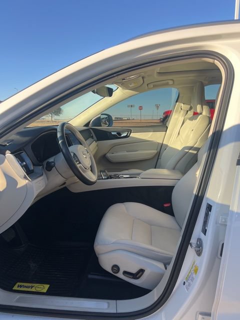 Used 2023 Volvo XC60 B5 Plus AWD/4WD image 9