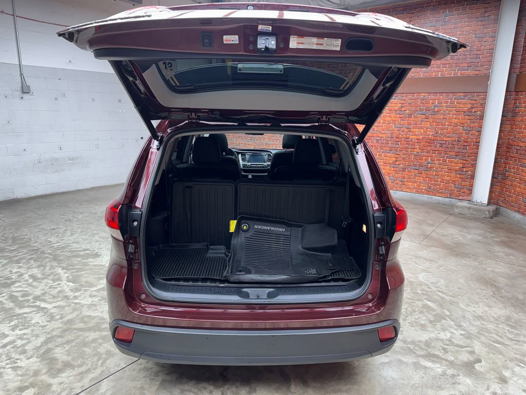 Used 2018 Toyota Highlander XLE image 25