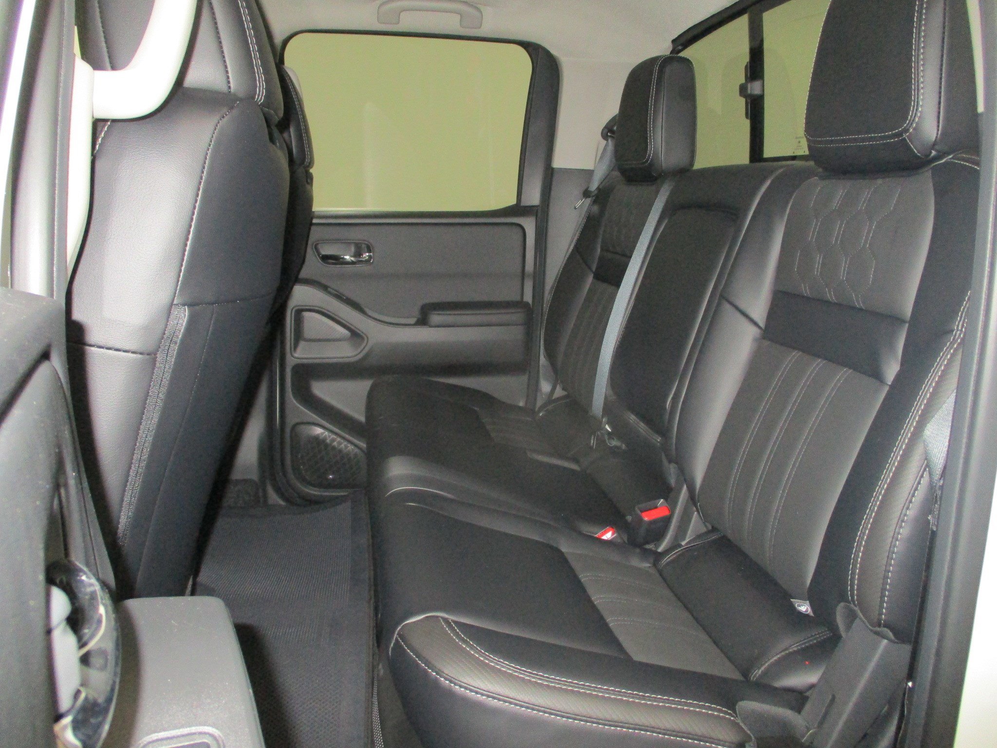New 2025 Nissan Frontier SL image 30