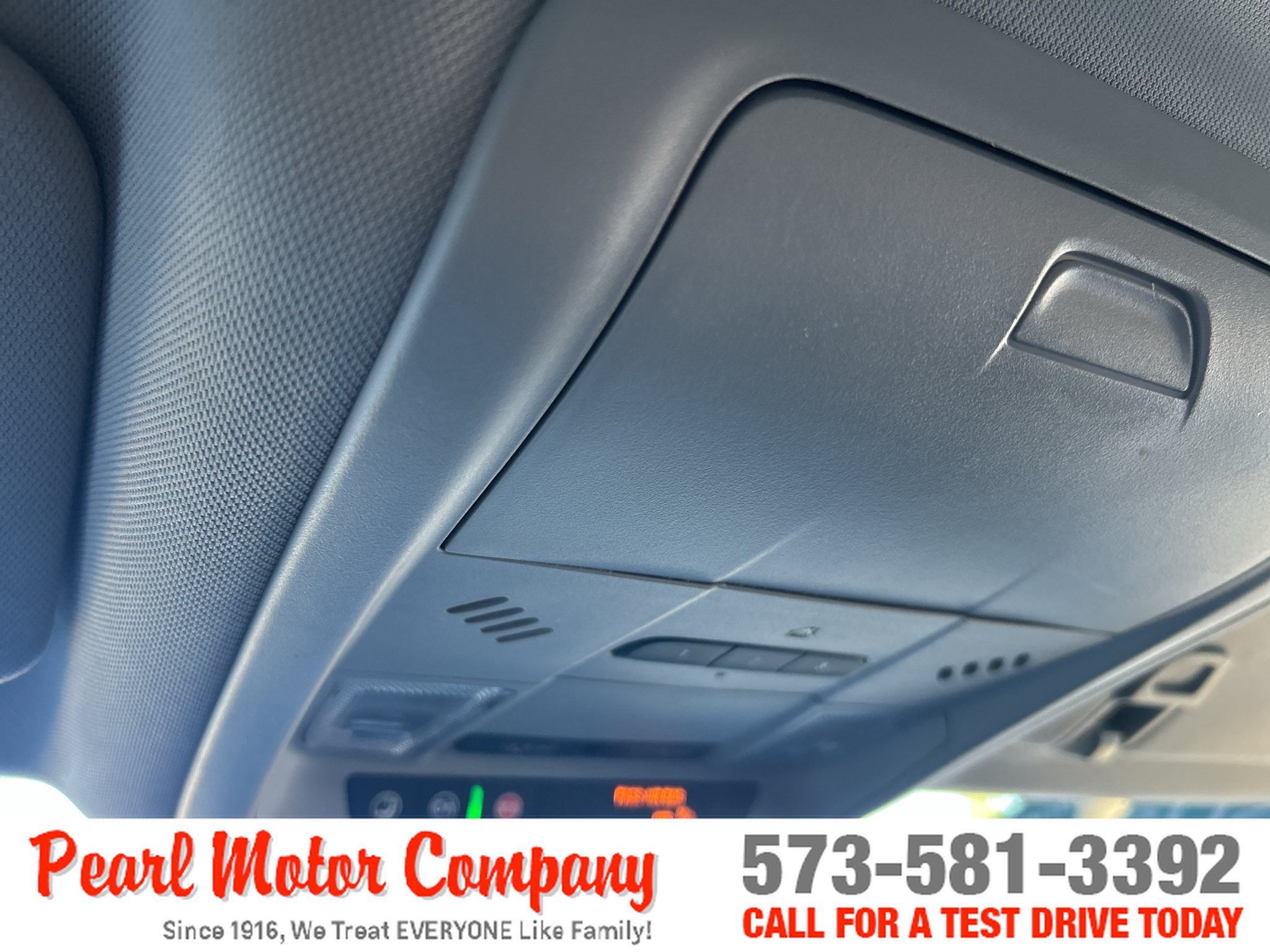 Used 2024 GMC Terrain SLT AWD/4WD image 15