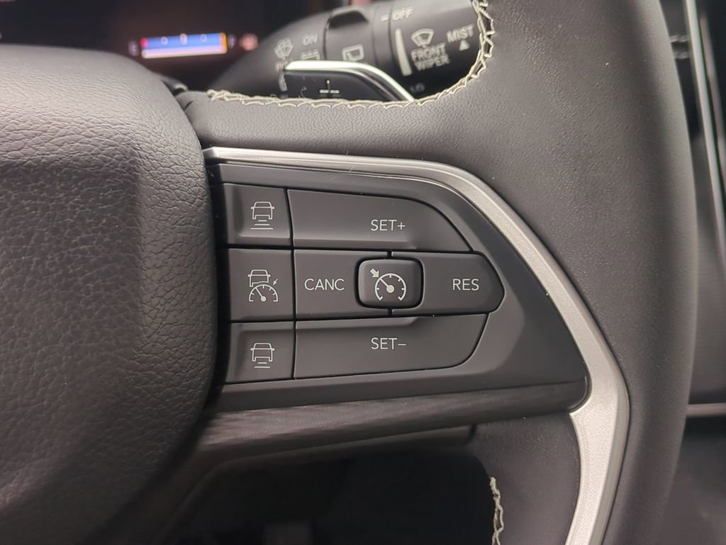 Used 2023 Jeep Grand Cherokee Altitude AWD/4WD image 28