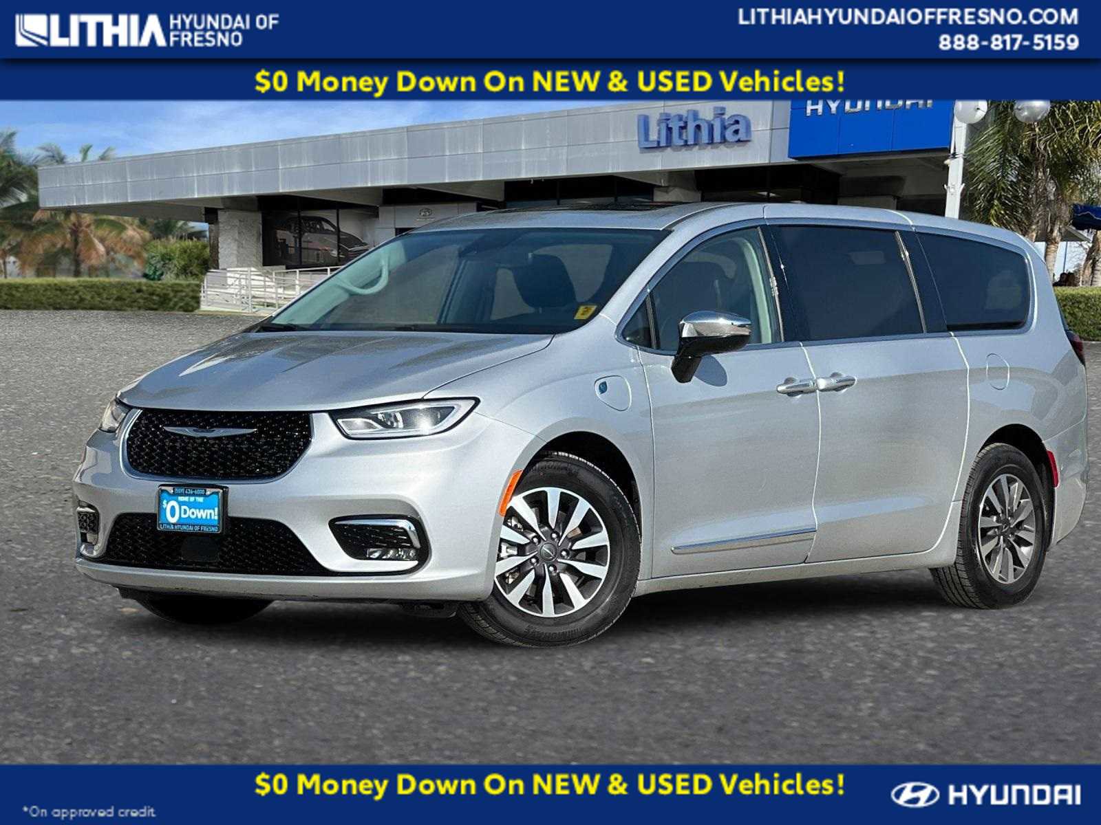Used 2023 Chrysler Pacifica Limited image 1