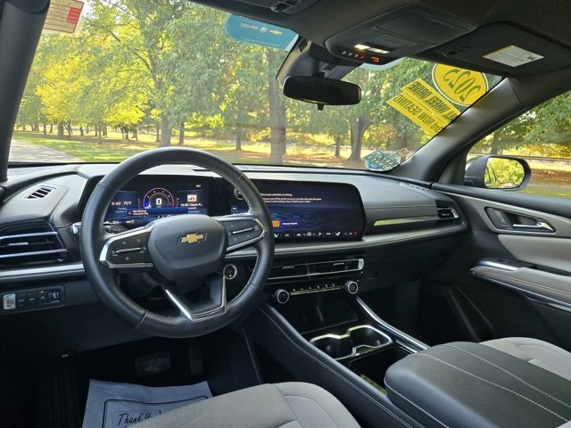 Used 2025 Chevrolet Traverse LT image 12