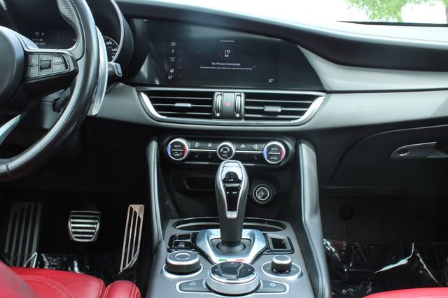 Used 2022 Alfa Romeo Giulia Veloce AWD/4WD image 17