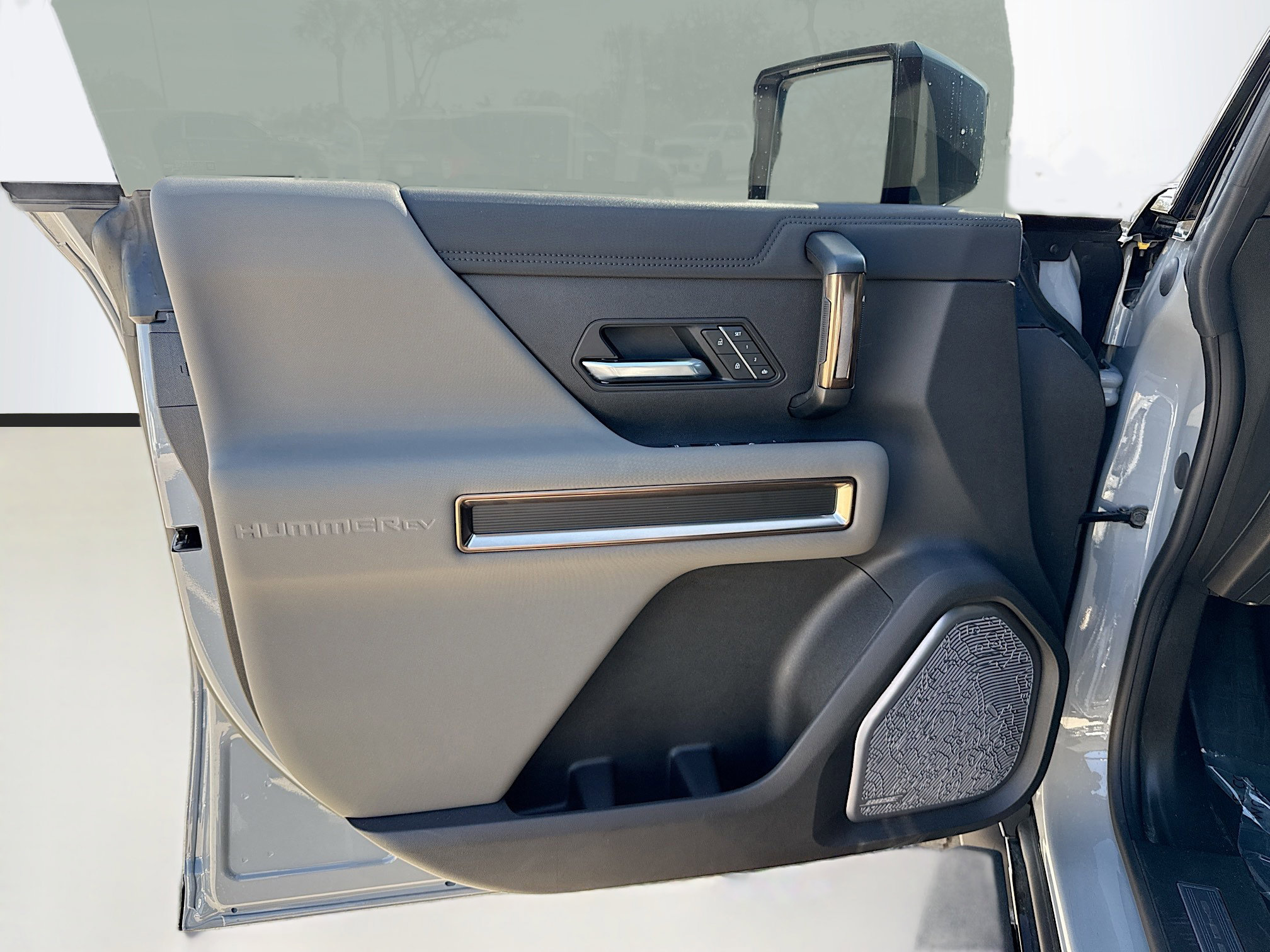 Used 2025 GMC Hummer EV 2X w/ LPO, Dark Essentials Package image 23