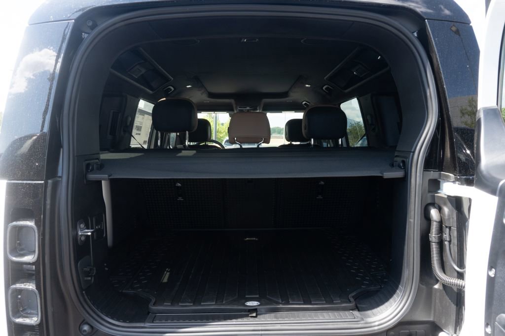 New 2025 Land Rover Defender 110 V8 image 31