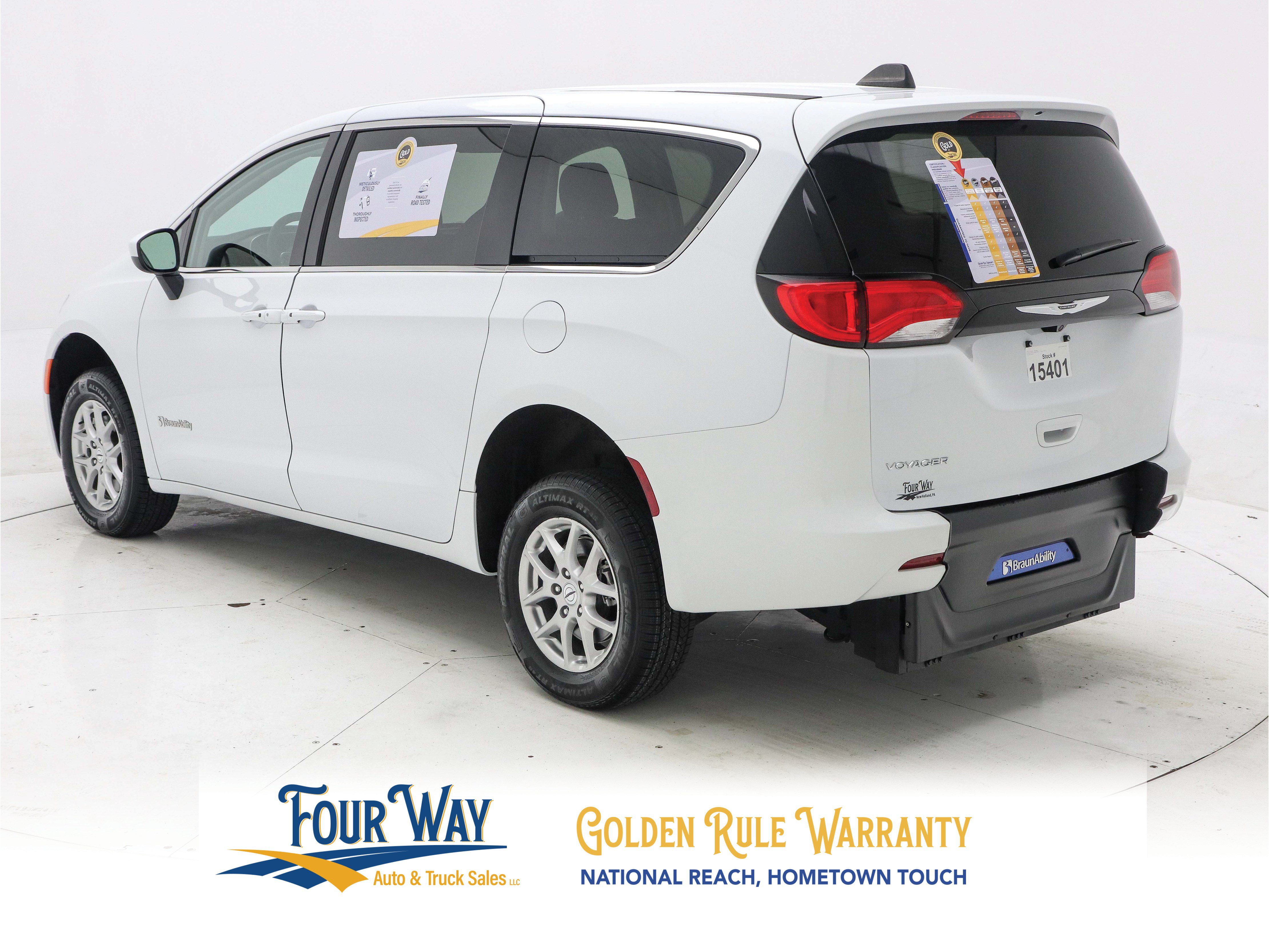 Used 2023 Chrysler Voyager LX FWD image 8