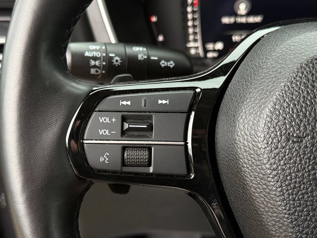 Used 2025 Honda Pilot Elite image 16