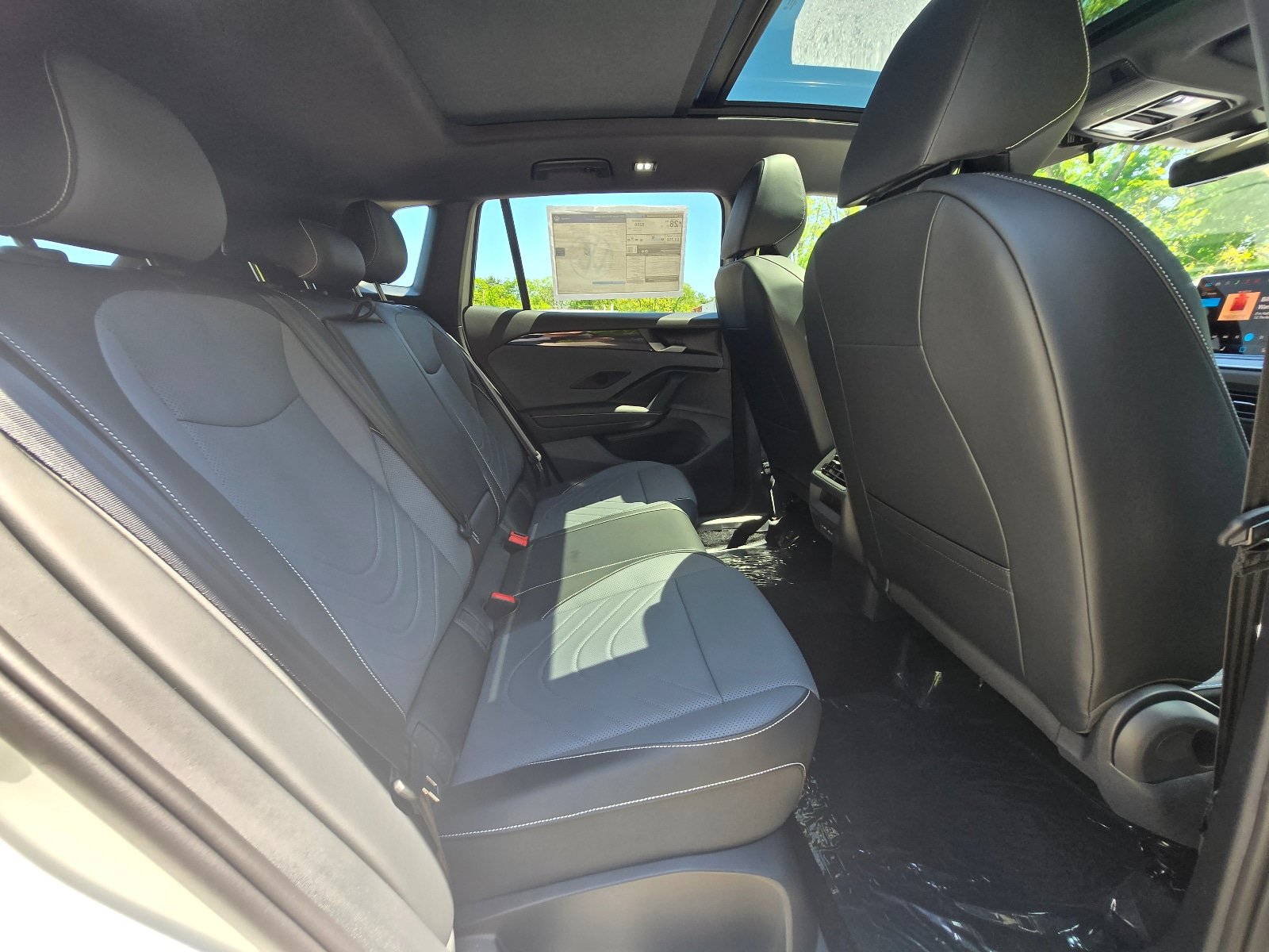 New 2026 Volkswagen Tiguan SE R-Line FWD image 12