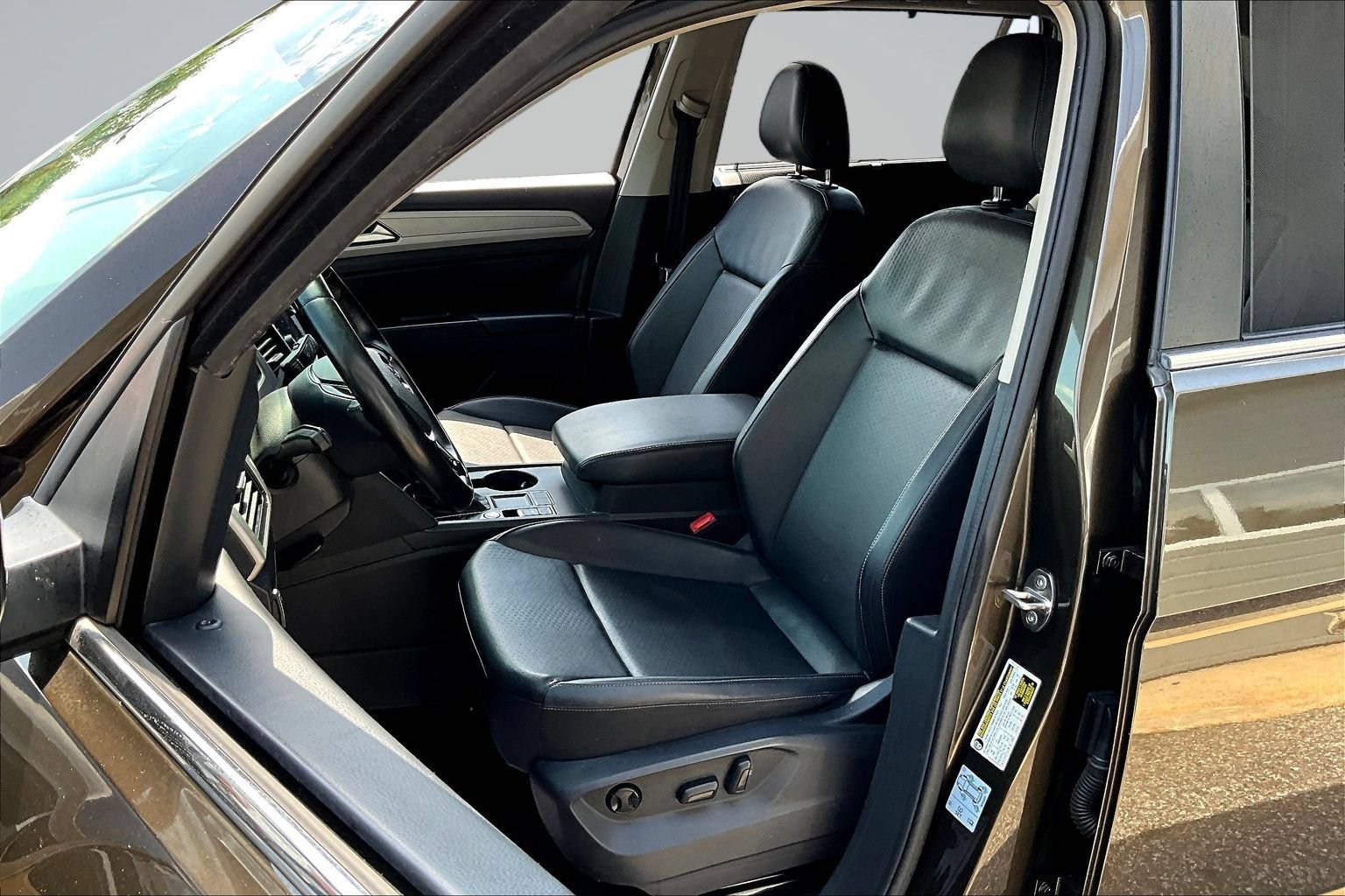 Used 2019 Volkswagen Atlas SE w/ Towing Package FWD image 17