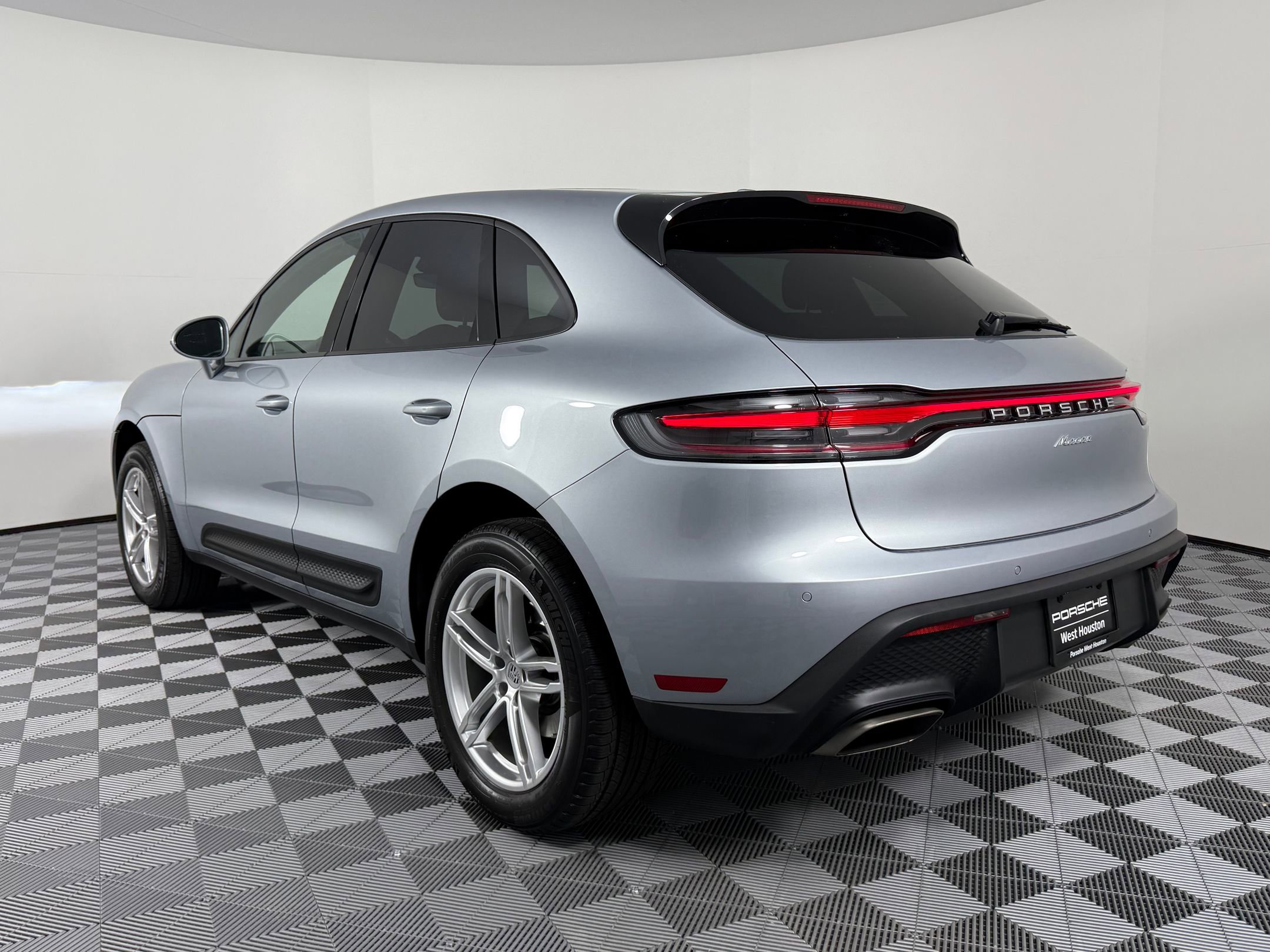 New 2025 Porsche Macan image 3