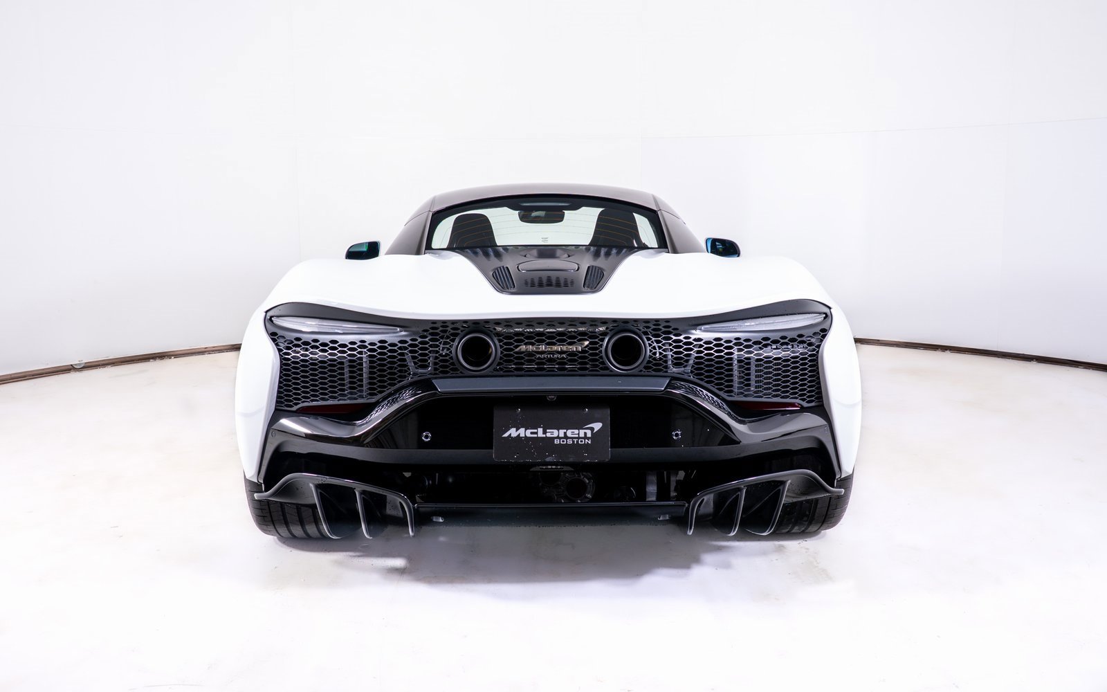 New 2026 McLaren Artura image 4