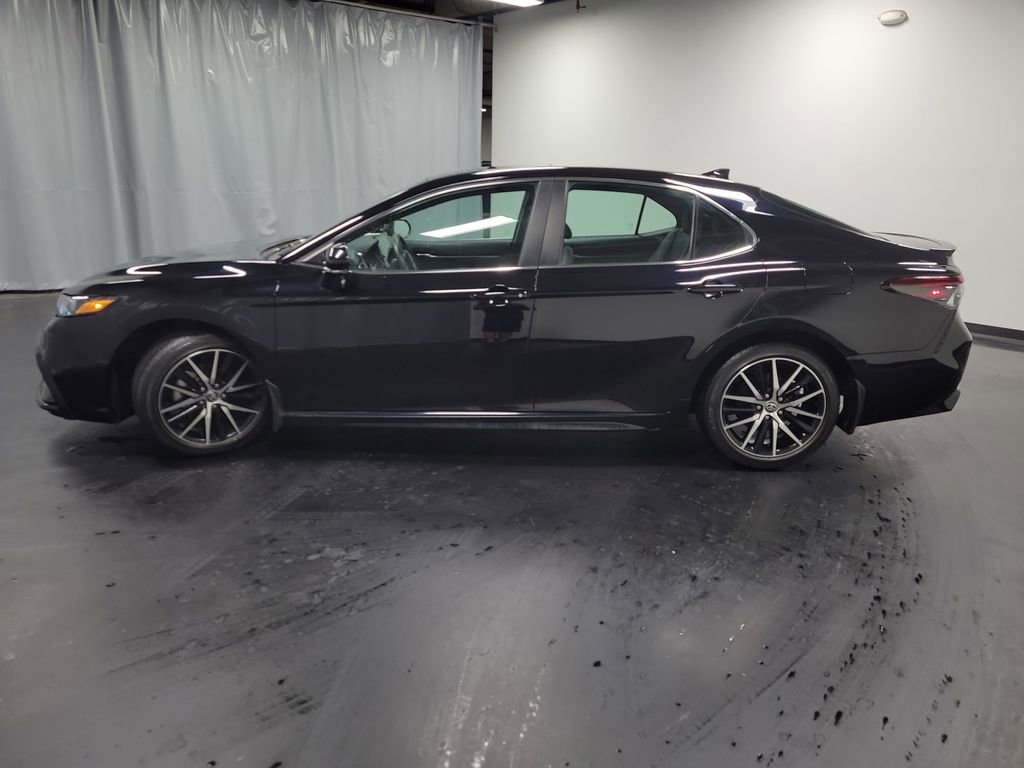Used 2023 Toyota Camry SE w/ Cold Weather Package FWD image 5