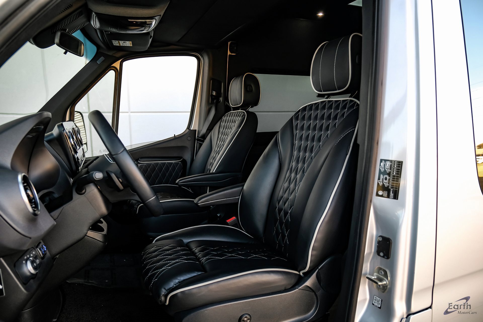 Used 2023 Mercedes-Benz Sprinter 3500 w/ Parking Package image 37