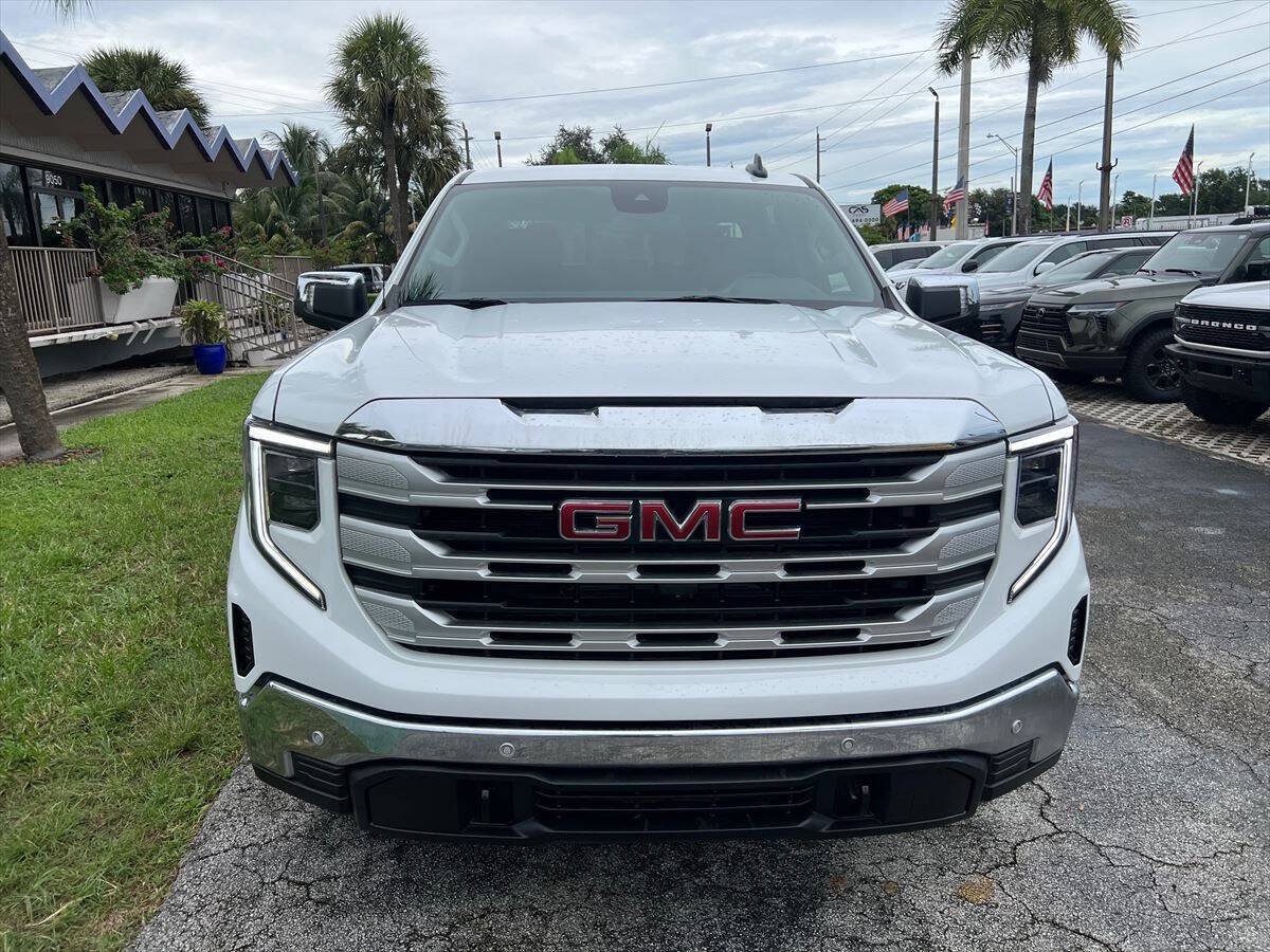Used 2026 GMC Sierra 1500 SLE w/ Preferred Package AWD/4WD image 3