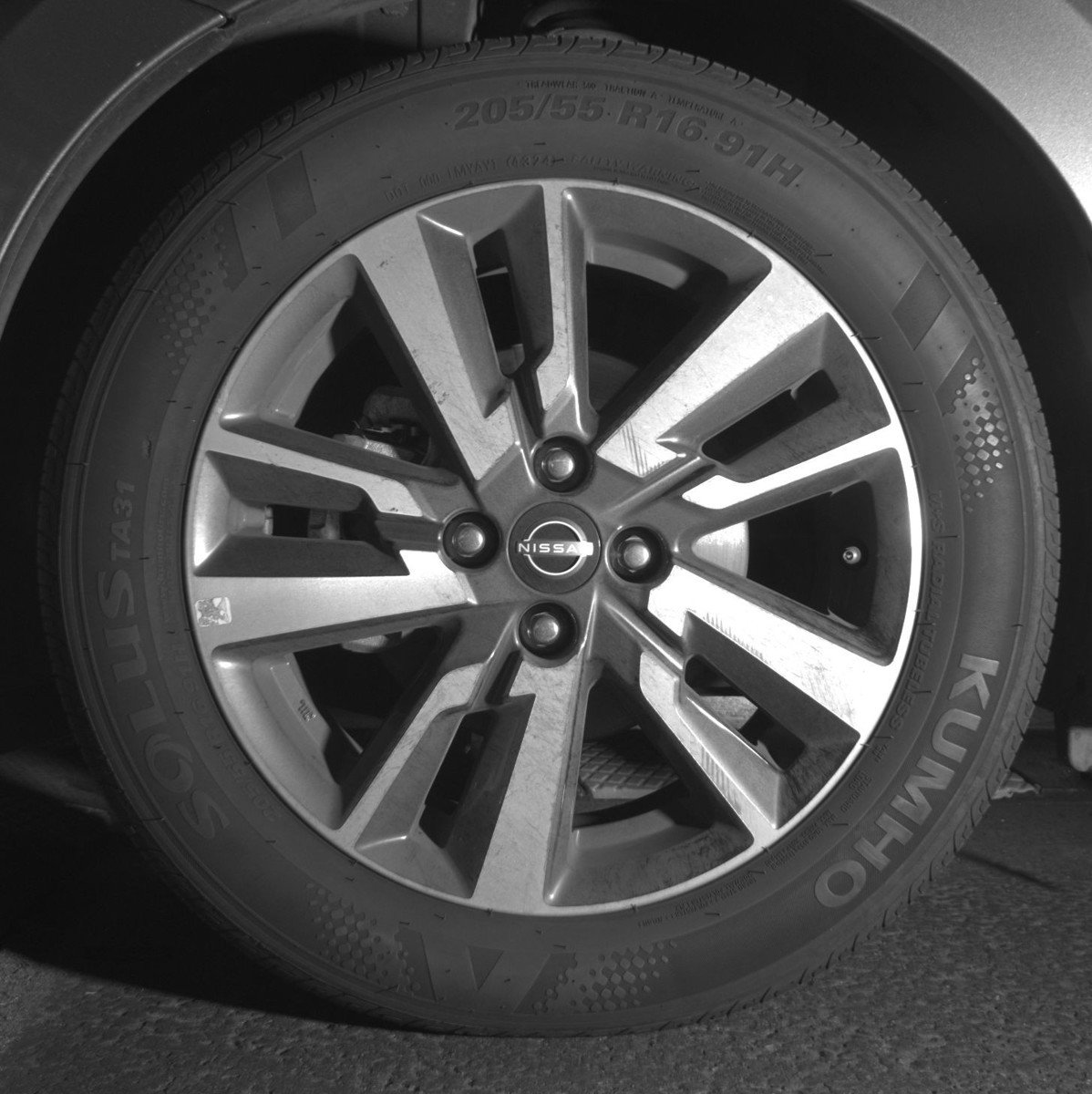 Used 2025 Nissan Versa SV image 12