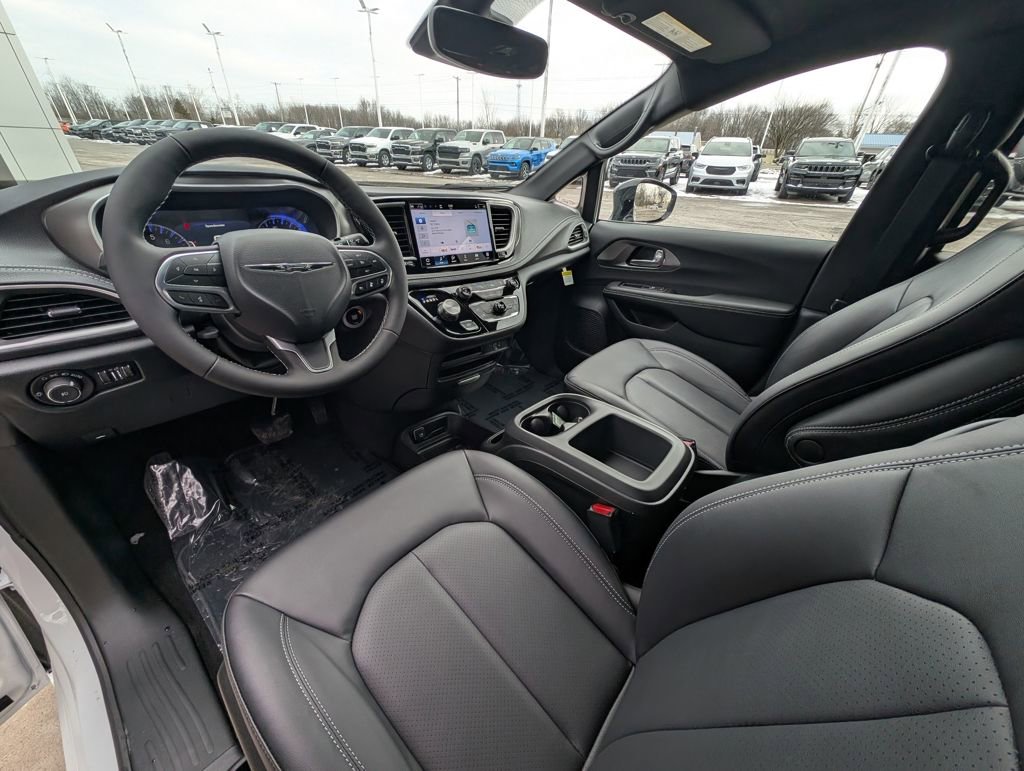 New 2026 Chrysler Pacifica Select image 2