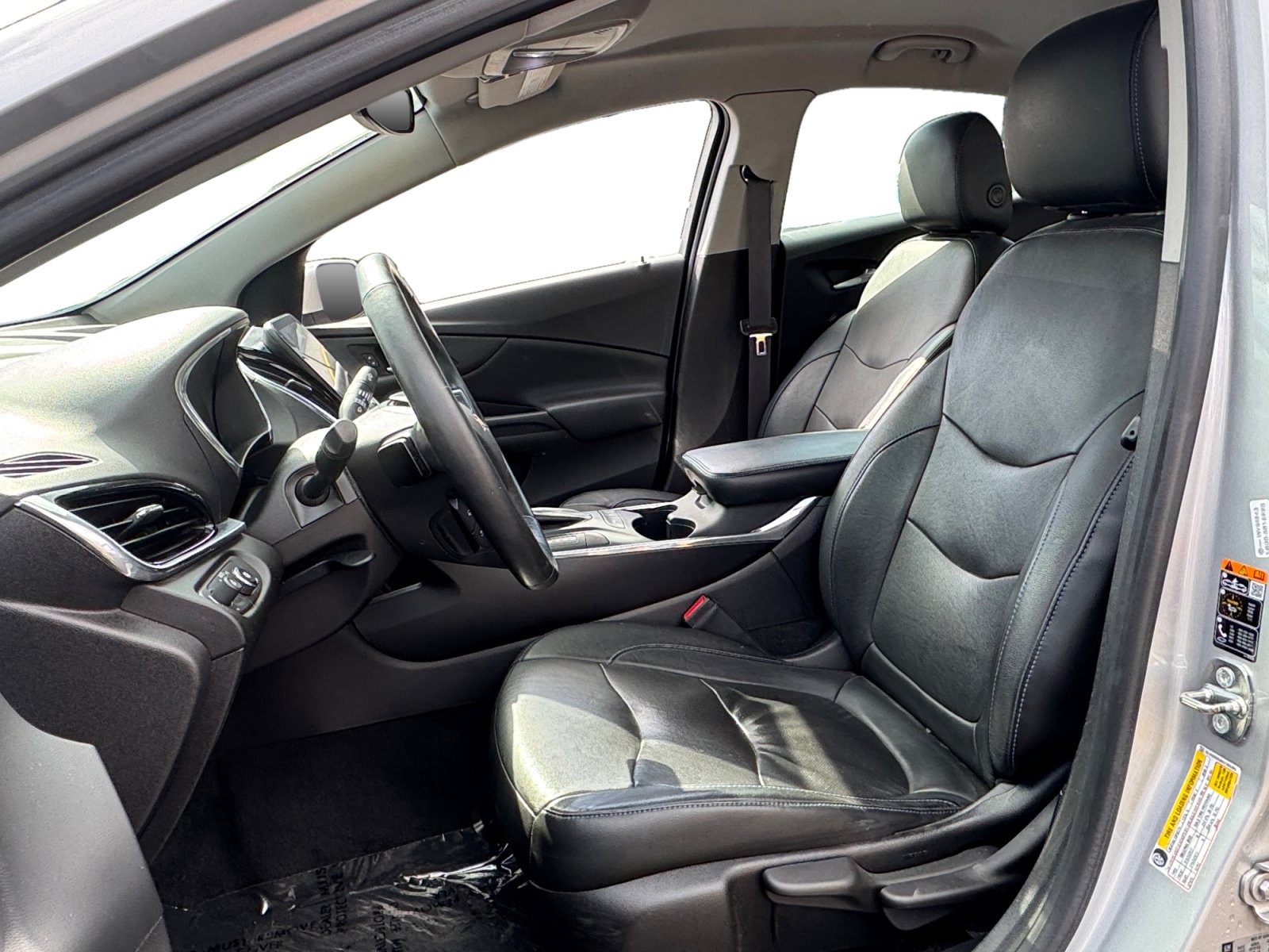 Used 2017 Chevrolet Volt Premier w/ Driver Confidence II Package FWD image 9