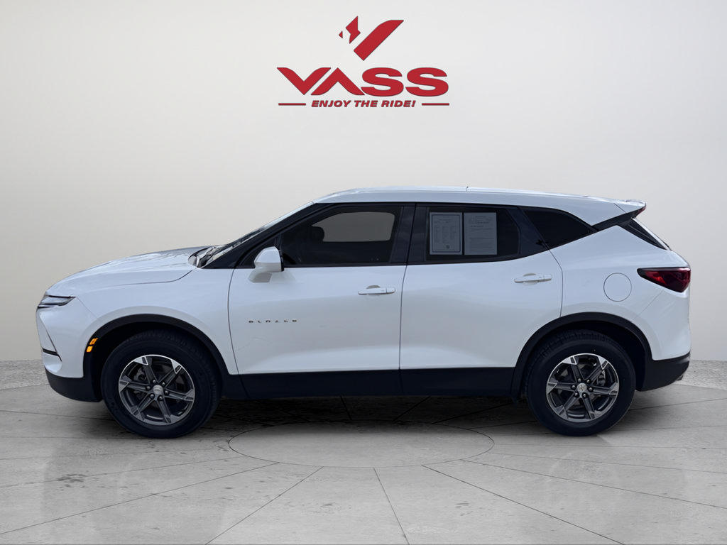 Used 2024 Chevrolet Blazer LT FWD image 2