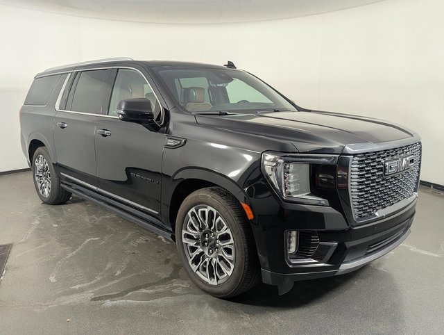 Used 2023 GMC Yukon XL Denali Ultimate image 2