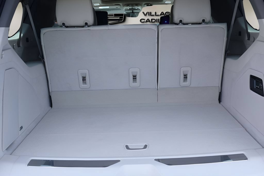 New 2026 Cadillac Escalade ESV Platinum Luxury AWD/4WD image 17