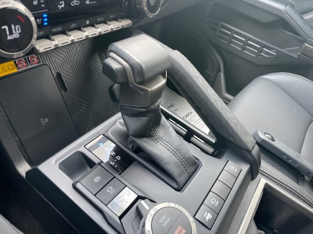 Used 2024 Toyota Tacoma Limited w/ Limited Package (LT) AWD/4WD image 15