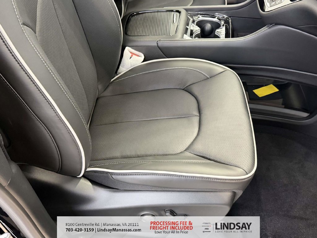 New 2027 Chrysler Pacifica Limited AWD/4WD image 12