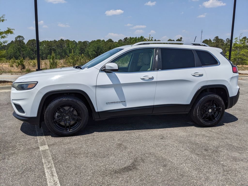 Used 2019 Jeep Cherokee Latitude w/ Popular Appearance Group FWD image 2