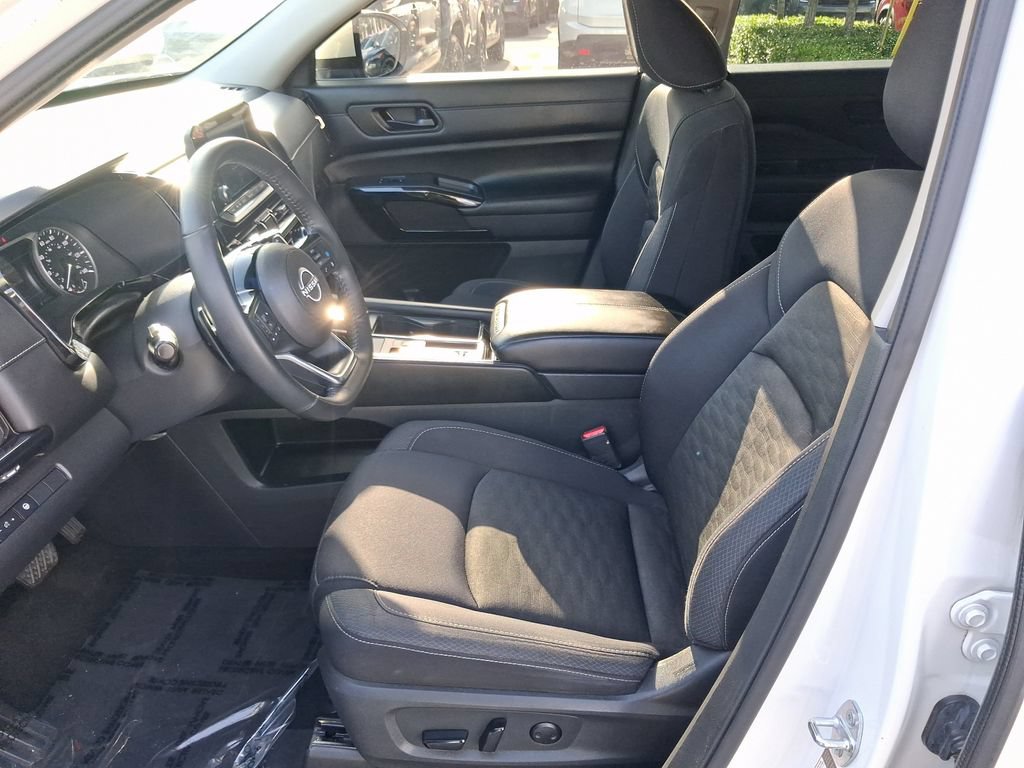 Used 2023 Nissan Pathfinder SV FWD image 17