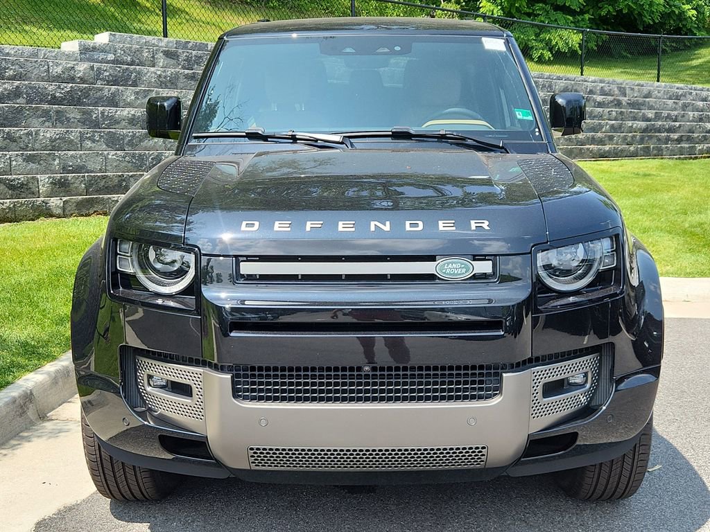 Certified 2025 Land Rover Defender 90 X-Dynamic SE image 8
