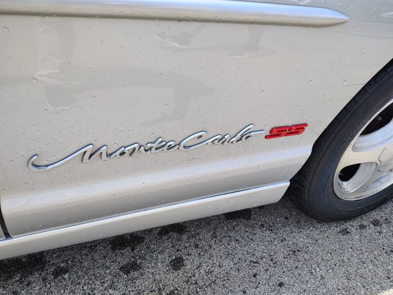 Used 2003 Chevrolet Monte Carlo SS w/ Mirror Group FWD image 9