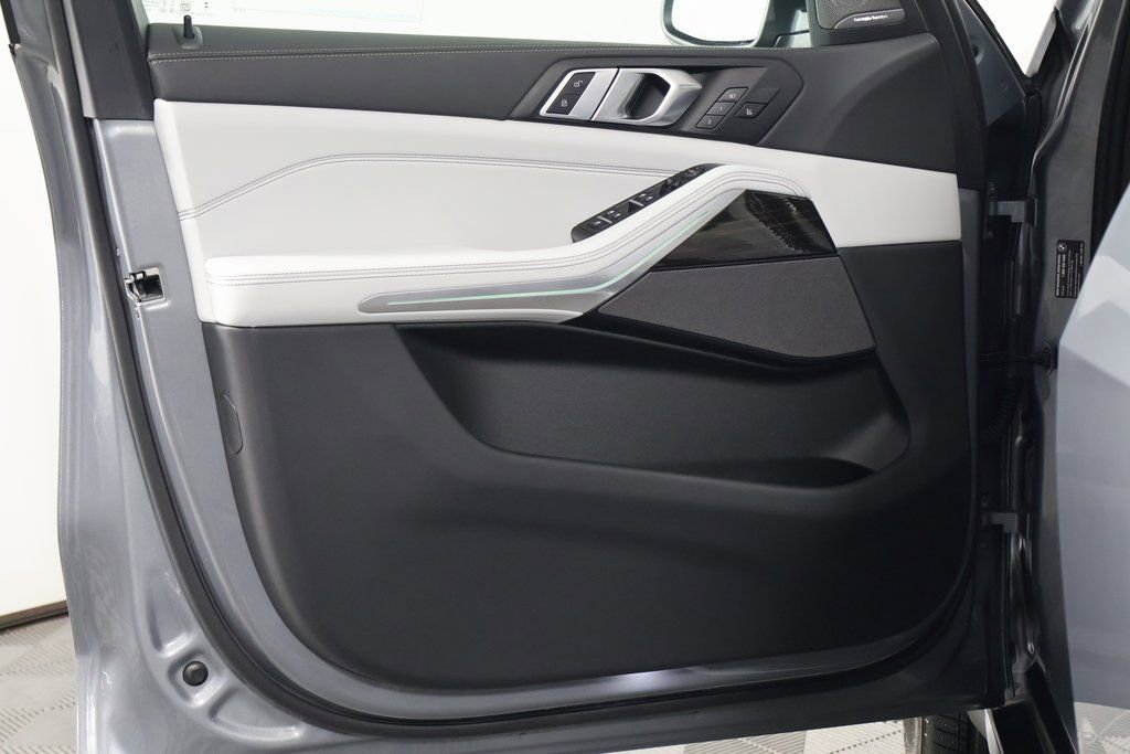 Used 2026 BMW X5 sDrive40i w/ Climate Comfort Package image 12