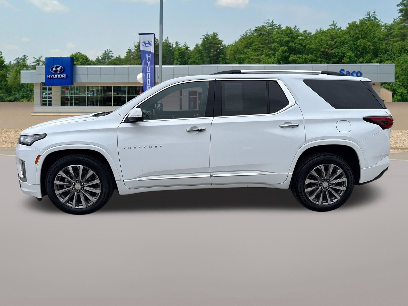 Used 2023 Chevrolet Traverse Premier AWD/4WD image 2