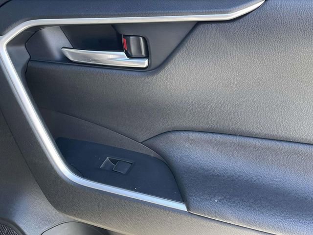 Used 2021 Toyota RAV4 XLE Premium image 20