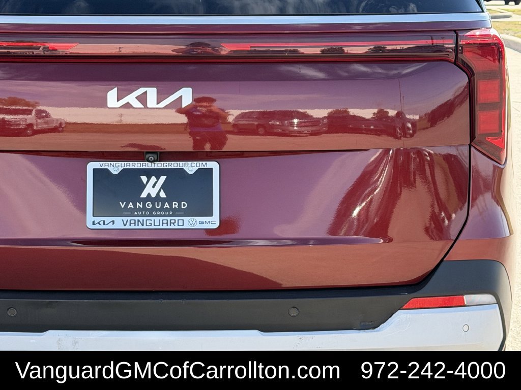 Used 2025 Kia Carnival EX FWD image 8