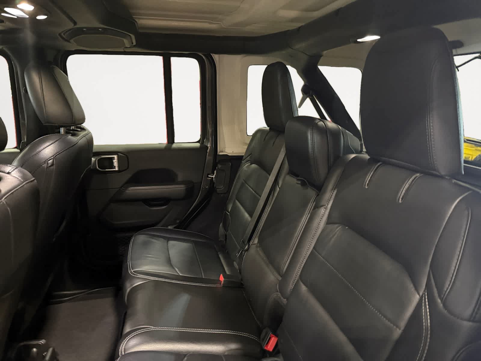 Used 2019 Jeep Wrangler Unlimited Sahara AWD/4WD image 14